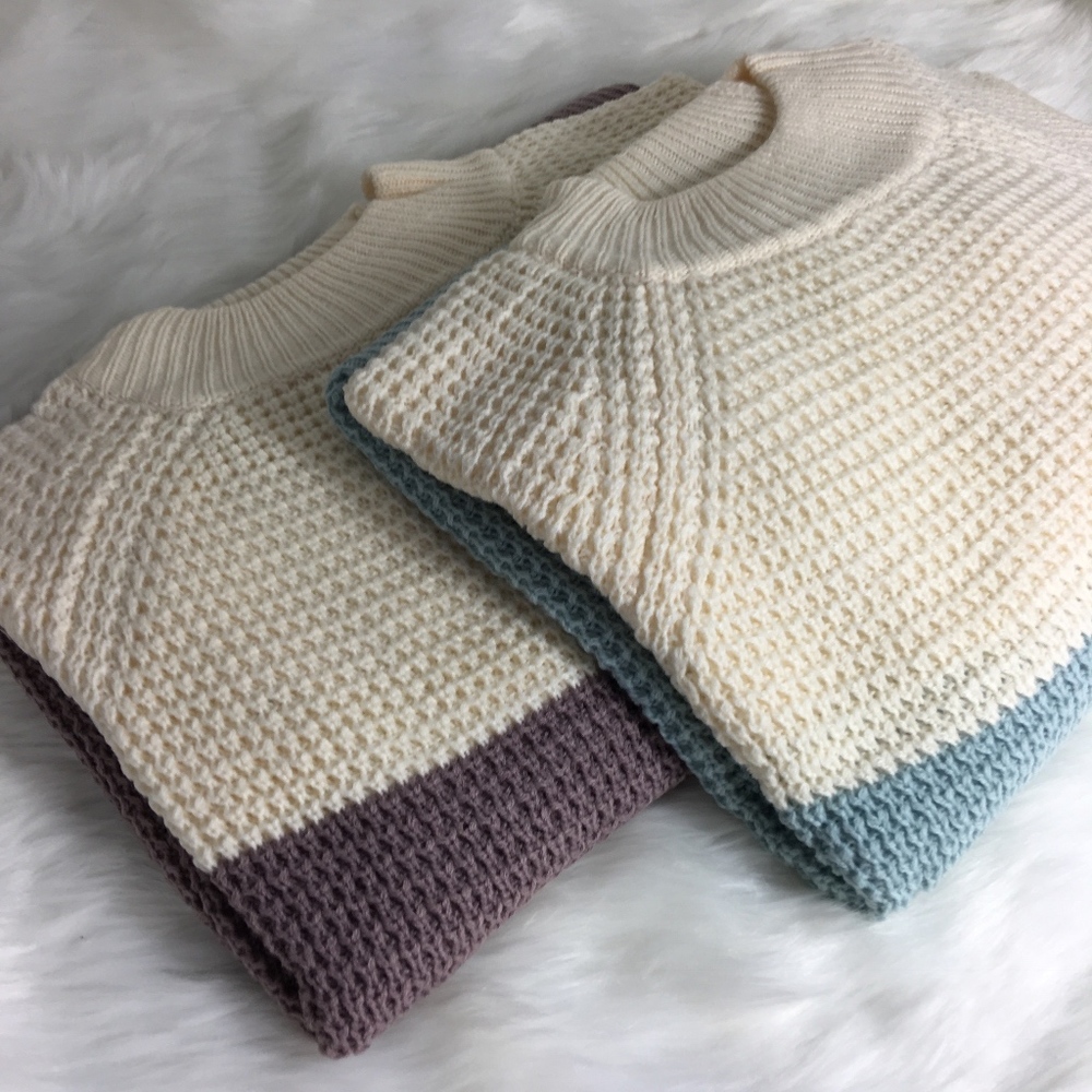 Color Block Waffle Knit Split Back Sweater - Picture 7 of 8